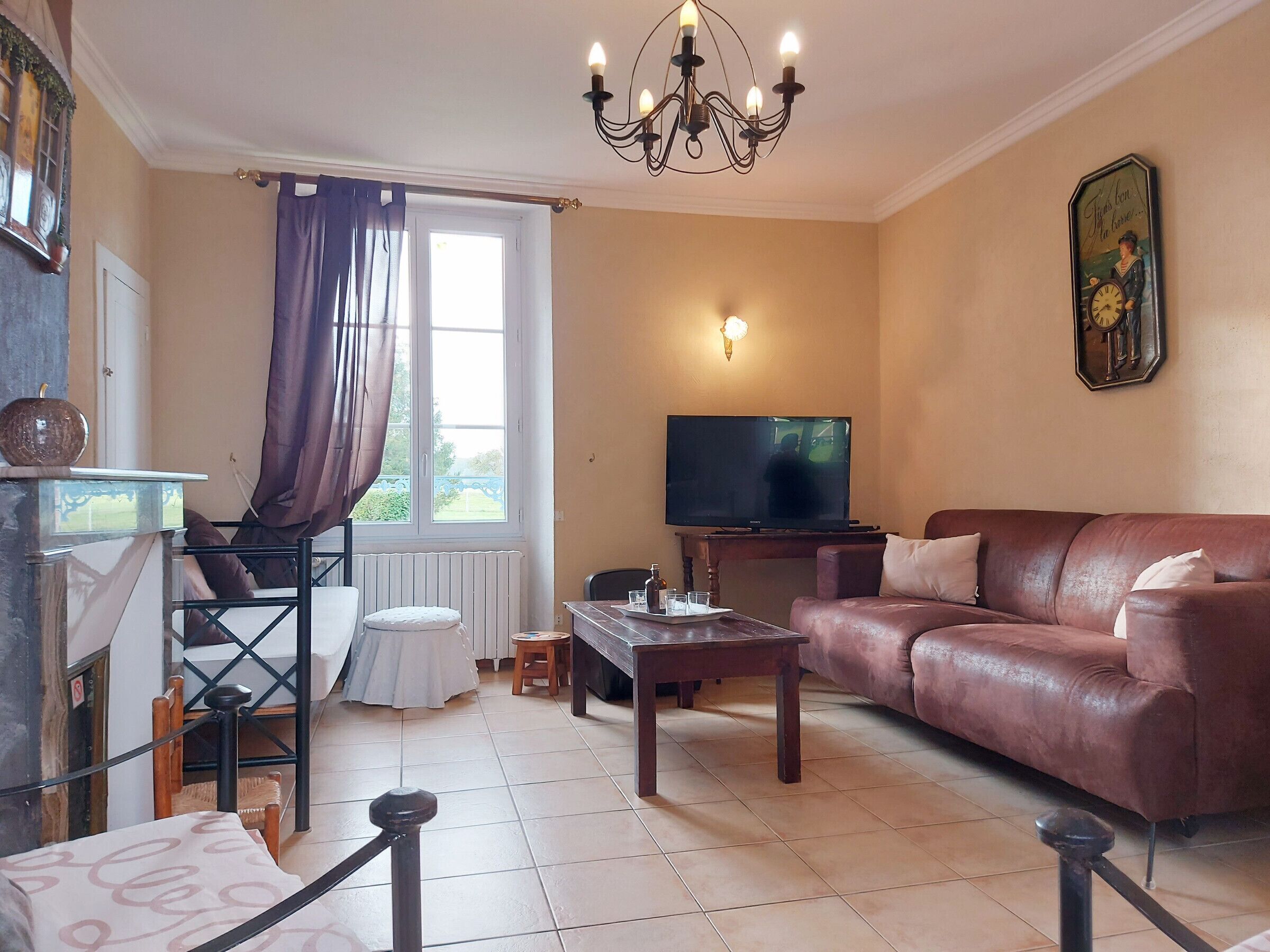 Télévision, table de tennis de table