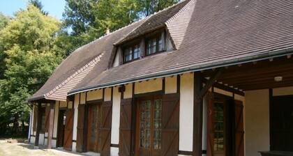 Maison de charme en pleine nature avec Ă©tang de pĂȘche, proche d'Authon-du-Perche, animaux admis.