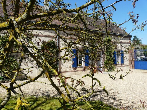 Charming Cottage with Pool Near Dreux and Chartres - Sleeps 4