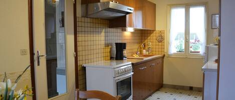 Fridge, microwave