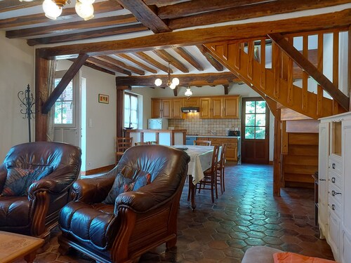 Charming Renovated Cottage with Garden, BBQ, WiFi & Family Amenities Near Paris