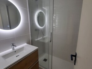 Bathroom - 2-room apartment with WIFI and sea view terrace in Sète (Sète)
