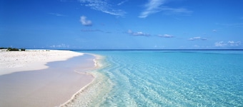 Detached villa with sea view a few meters from the beach