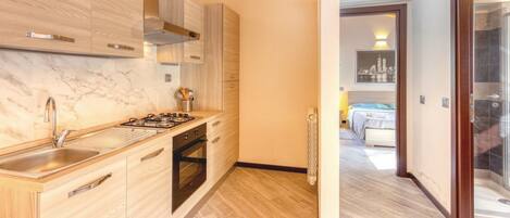 Oven, stovetop, coffee/tea maker, electric kettle