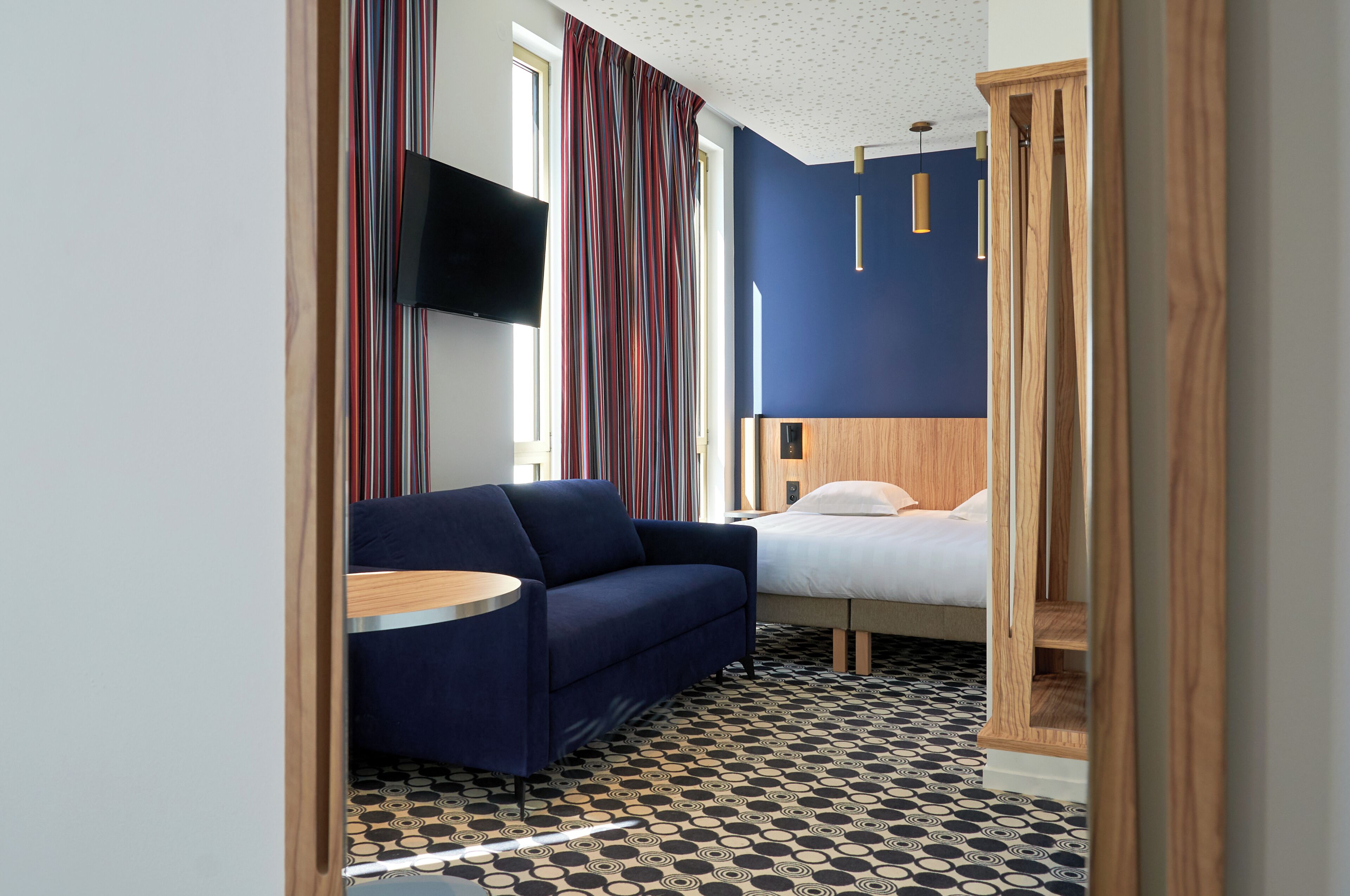 suite | hypo-allergenic bedding, individually decorated, individually furnished