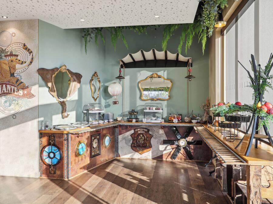 Daily buffet breakfast (EUR 14.5 per person)