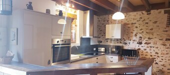 Charming Farmhouse Retreat: Fireplace, Large Courtyard, Pet-Friendly, Near Paris