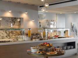 Termasuk sarapan Eropah setiap hari