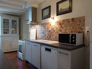 Réfrigérateur, micro-ondes, four, lave-vaisselle