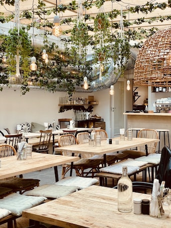 Servizio di colazione, pranzo e brunch. Unique Hotel Jungfrugatan