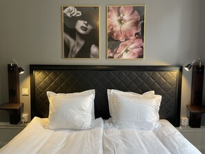 Deluxe Double Room | Soundproofing, free WiFi, bed sheets - Unique Hotel Jungfrugatan (Stockholm)