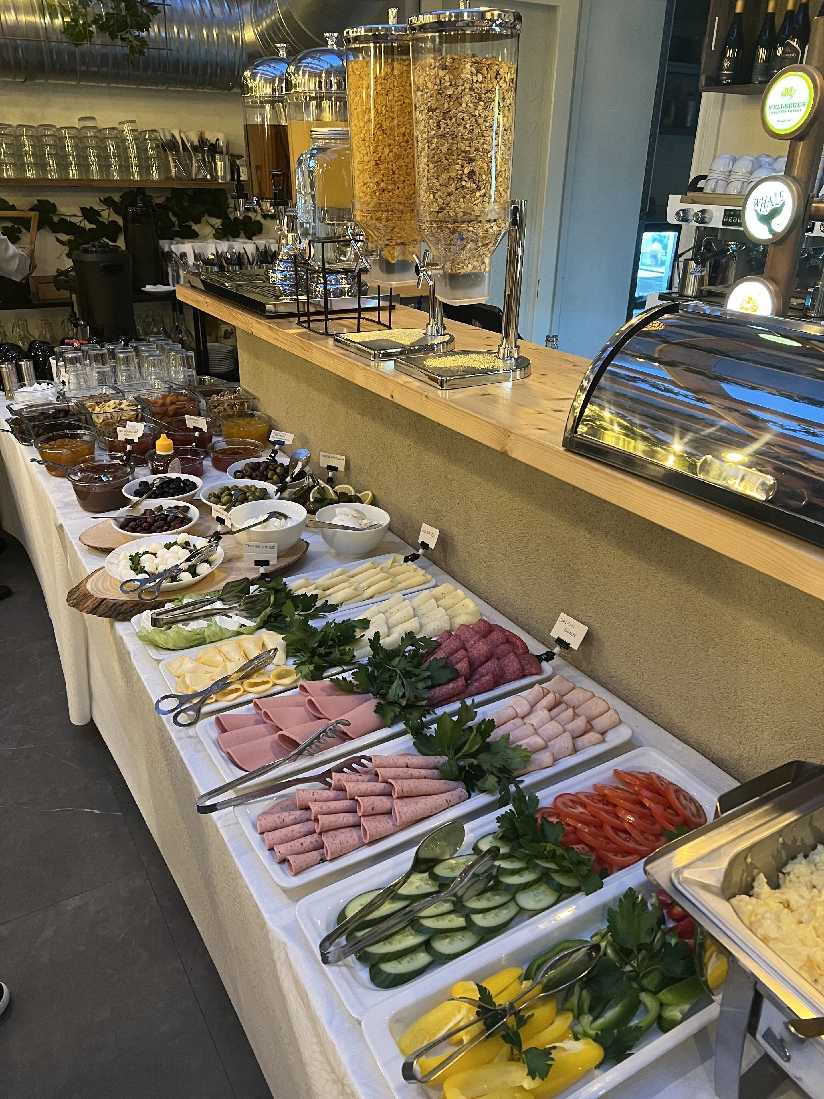 free daily buffet breakfast