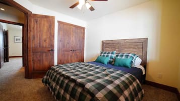 5 bedrooms, desk, travel crib, free WiFi