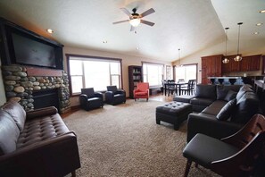 Smart TV, fireplace