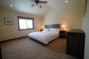 5 bedrooms, desk, travel crib, free WiFi - Inviting Family Home In Driggs Near Grand Targhee (Driggs)