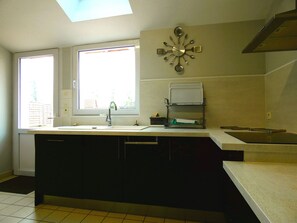 Réfrigérateur, micro-ondes, four, lave-vaisselle