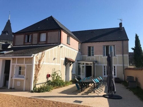 Gîte familial avec jardin clos, à Saint-Georges-sur-Eure, 7 chambres pour 14 pers, proche Chartres