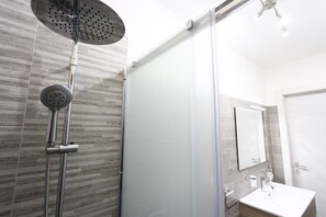 Dusche, Bidet, Toilettenpapier