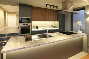 Kühlschrank, Ofen, Herdplatte, Geschirrspüler