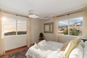4 bedrooms, in-room safe, iron/ironing board, free WiFi