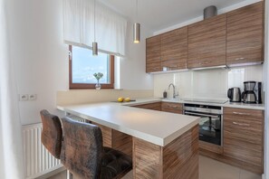 Fridge, oven, stovetop, toaster