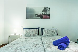 1 chambre, fer et planche à repasser, Wi-Fi gratuit, draps fournis