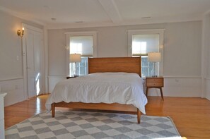 3 bedrooms, WiFi, bed sheets - River Watch: Waterfront home with river views and a private dock. (Gloucester)