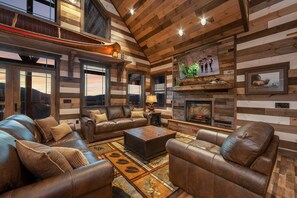 TV, fireplace, video games - Alpine Mtn Lodge: Indoor Pool! VIEWS! Theater, Games, Wifi, near attractions! (Sevierville)