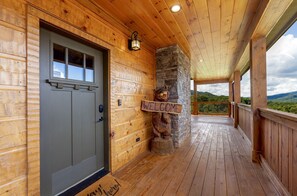 Exterior detail - Alpine Mtn Lodge: Indoor Pool! VIEWS! Theater, Games, Wifi, near attractions! (Sevierville)