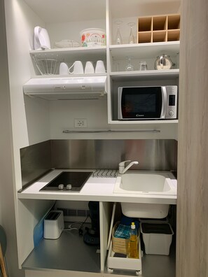 Fridge, microwave, stovetop, coffee/tea maker