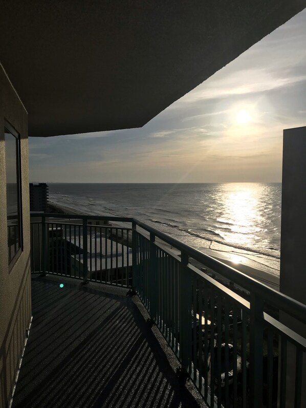 Property grounds - Blue Skies! (Myrtle Beach)