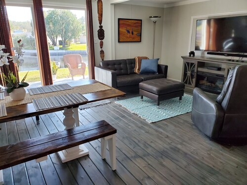 PETS STAY FREE Canal Front 3 bed/2 bath single family ample parking 