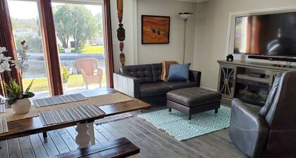 PETS STAY FREE Canal Front 3 bed/2 bath single family ample parking