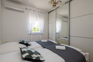 4 Schlafzimmer, Zimmersafe, Bügeleisen/Bügelbrett, Reisekinderbett
