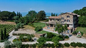 A stone villa with a large garden, vineyard, and a view of the sea. - Cresta del Chianti, Castelnuovo Berardenga, Siena and Chianti (Castelnuovo Berardenga)