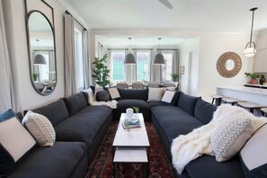 TV, offices - New Luxury Home | Shared Pool (New Orleans)