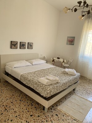 1 bedroom, WiFi, bed sheets - The Painter's Terrace rents rooms (Mazara del Vallo)