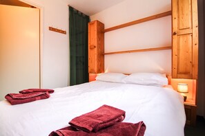 2 bedrooms, free WiFi, bed sheets