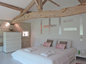 1 chambre, fer et planche à repasser, Wi-Fi gratuit, draps fournis