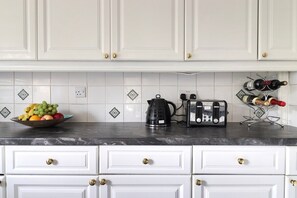 Interior - Skyvillion Apartments - Valley Way - 3Bed House with Garden in Stevenage (Shephall)