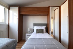 3 bedrooms, iron/ironing board, internet, bed sheets - Skyvillion - Valley Way - 3Bed House in Stevenage (Shephall)