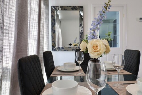 Skyvillion - Valley Way - 3Bed House in Stevenage