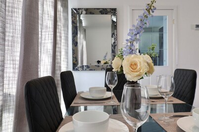 Skyvillion - Valley Way - 3Bed House in Stevenage
