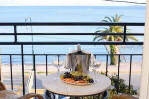 Camera Premier con letto matrimoniale o 2 letti singoli, vista mare | Vista dalla camera