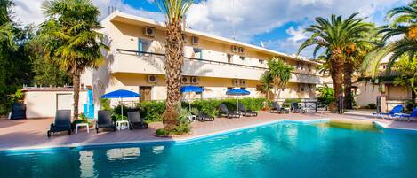 Seasonal outdoor pool, sun loungers