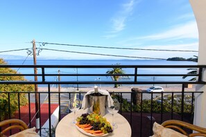 Premier Double or Twin Room, Sea View | Egyptian cotton sheets, premium bedding, pillow-top beds, in-room safe - Ipsos Di Mare Hotel (Corfu)