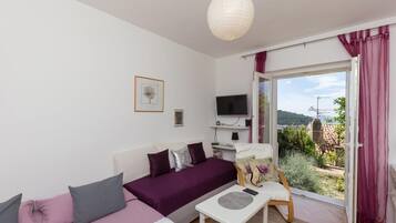 Studio (Studio Apartment with Terrace) | Interior