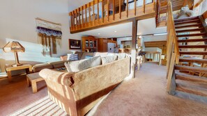 Fireplace, DVD player, books - Pet-Friendly, Spacious, Gas Grill, Meadow Views. Near Walking Trails (Mammoth Lakes)