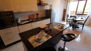 Fridge, oven, dishwasher, coffee/tea maker - Cozy and nicely decorated apartment Nikolina, first row to the sea on the island of Krk (Klimno)