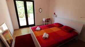 3 slaapkamers, een strijkplank/strijkijzer, wifi, beddengoed